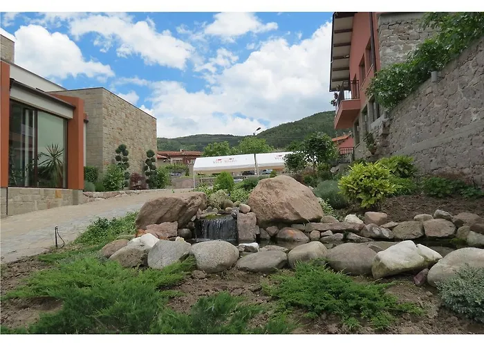 Yustina Къща за гости